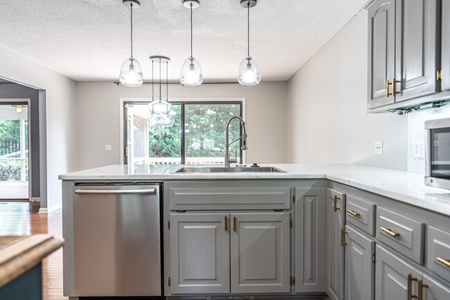 Building Photo - 4 Harness Pl