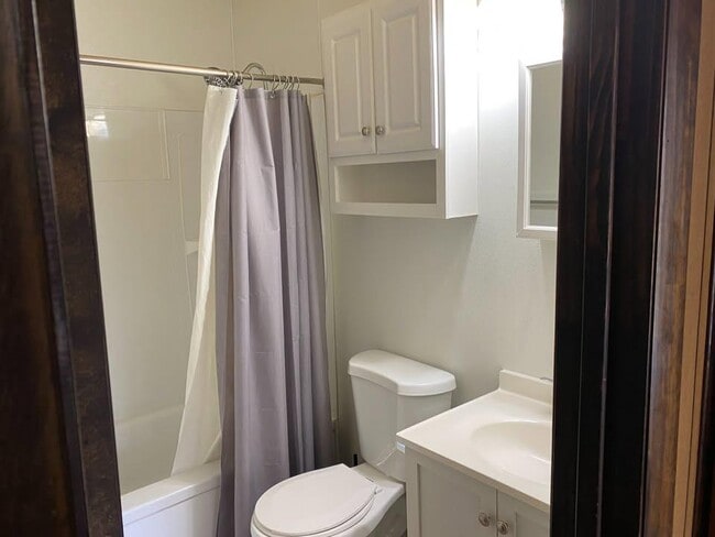 Building Photo - 4016 Mallard Dr