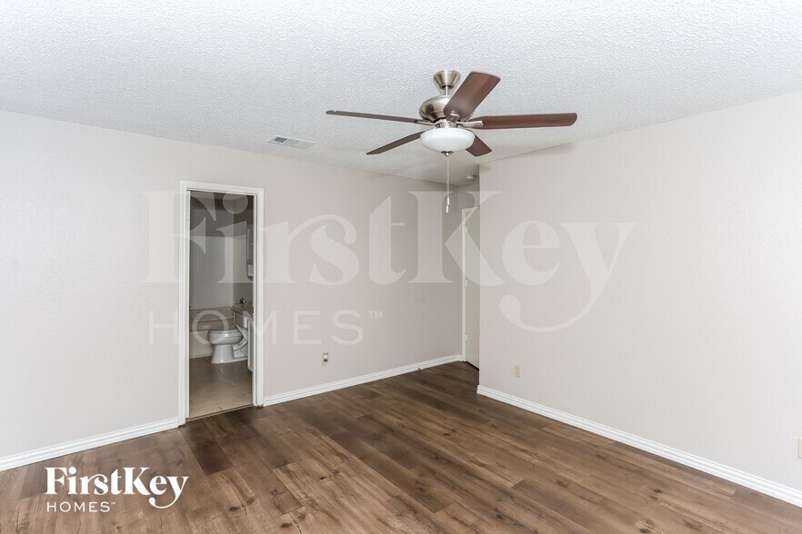 Building Photo - 210 Arabian Ln