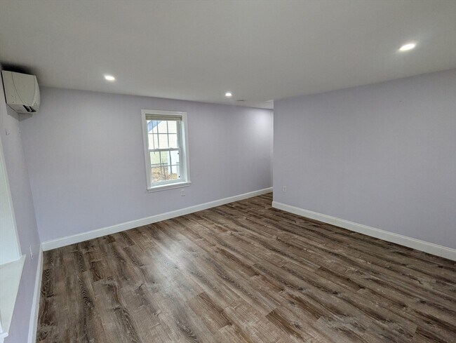 Building Photo - 58 Hartford St