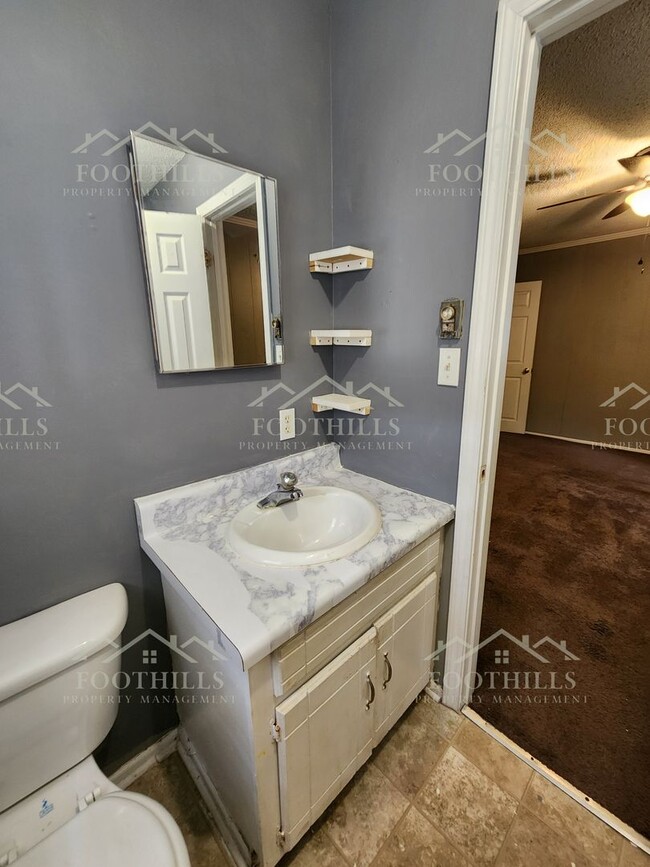 Building Photo - Move-In Ready 3BR Home with New Carpet, Ga...