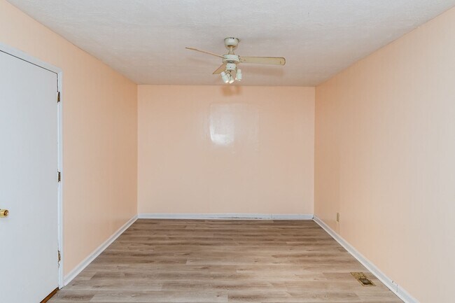 Building Photo - DAYTON, OH - GREENWICH VILLAGE - 3 BED, 1....