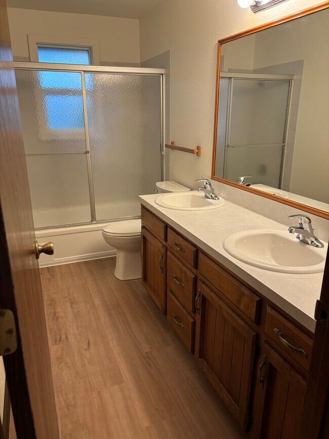 Building Photo - Charming 3-Bedroom 2 Bath Home in SE Salem