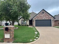 Building Photo - 15713 Traditions Blvd