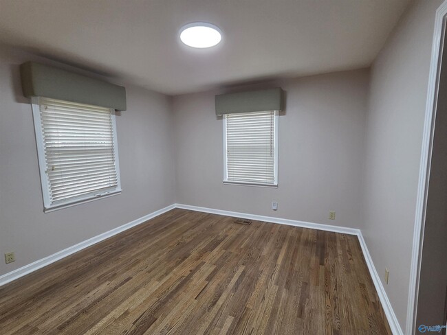 Building Photo - 907 Fagan Springs Dr SE