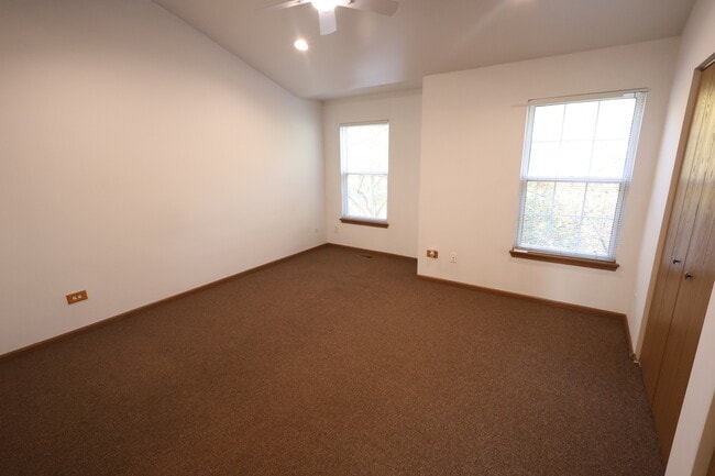 Building Photo - 1840 Grove Ave