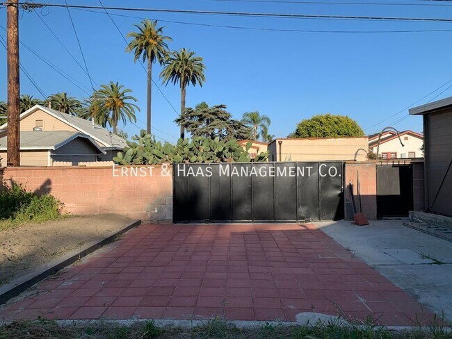 Building Photo - 2360 Golden Ave
