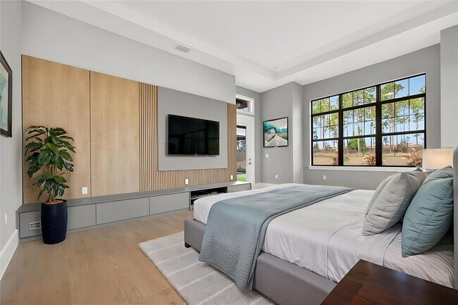Building Photo - 16130 Pendio Dr