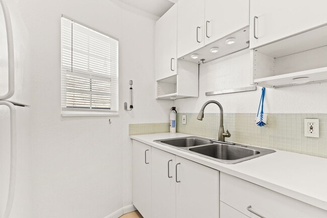 Building Photo - Fully Renovated 2-Bedroom in West Oakland McClymonds Neighborhood