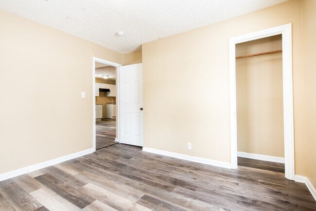 Building Photo - 6610 Elmwood Ave