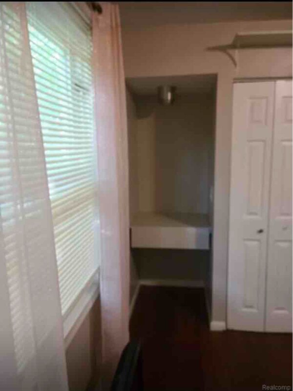 Building Photo - 28290 Inkster Rd