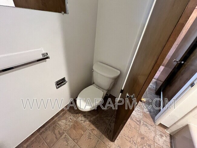 Building Photo - 270 2020 N