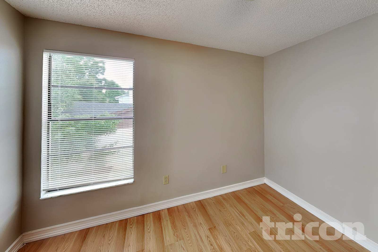Building Photo - 1311 Corner Oaks Dr
