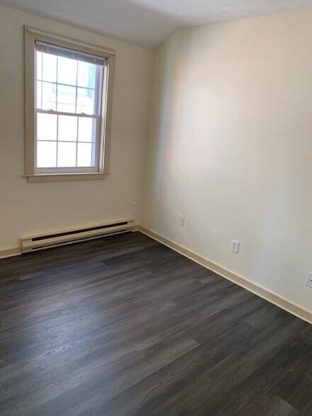 Building Photo - 191 Main St