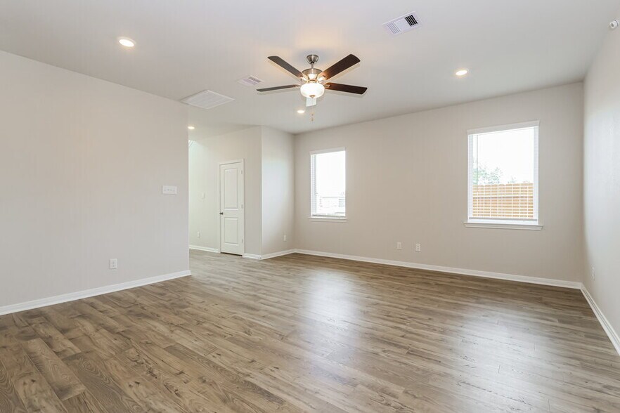 Building Photo - 15582 Caramel Spgs Dr