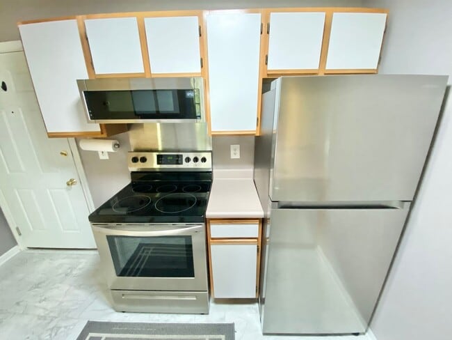 Building Photo - 1 Bedroom Apartment in Burlington VT Avail...