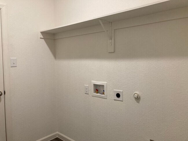 Building Photo - 4 Bedroom 2 Bath 1 Story-House For Lease in Glenn Heights