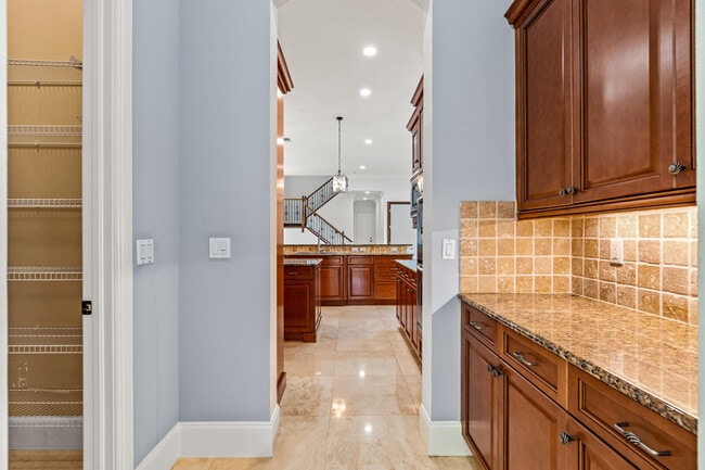 Building Photo - 17550 Circle Pond Ct