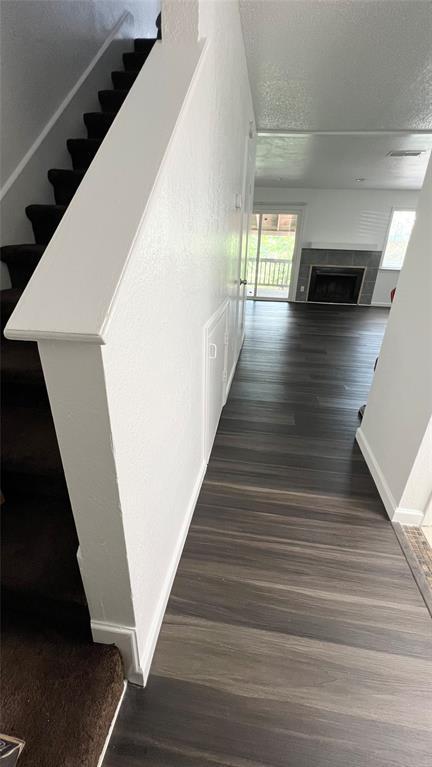 Building Photo - 3601 N Hills Dr