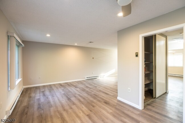 Building Photo - 450 Closter Rd