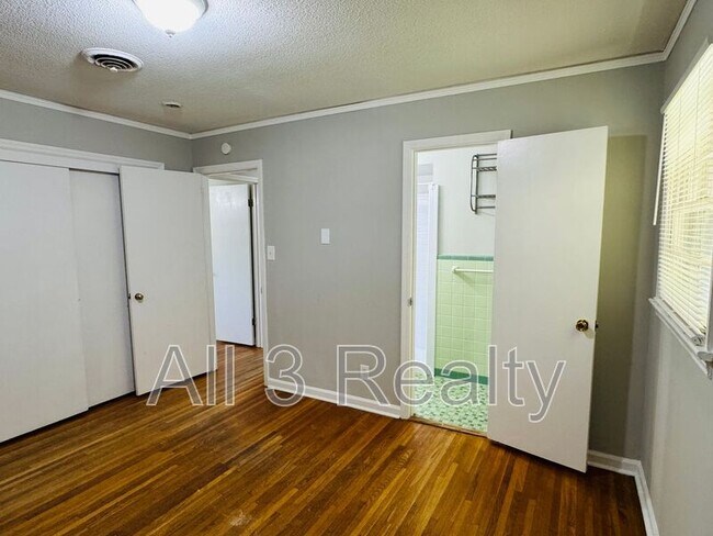 Building Photo - 664 Joryne Dr