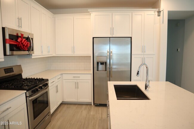 Building Photo - 4077 S Sabrina Dr
