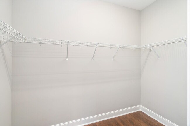Building Photo - 4935 Willow Bluff Cir