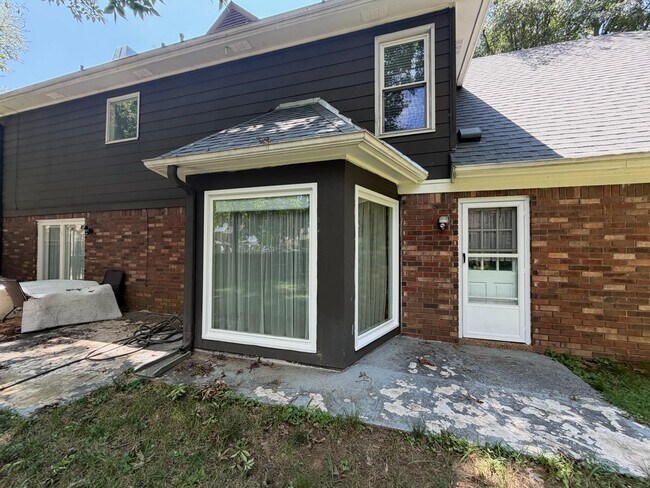 Building Photo - 2910 Foster Dale Cove