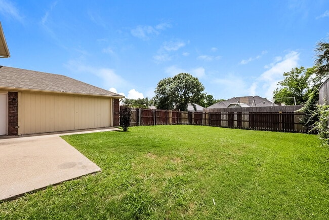 Building Photo - 1824 Island View Dr