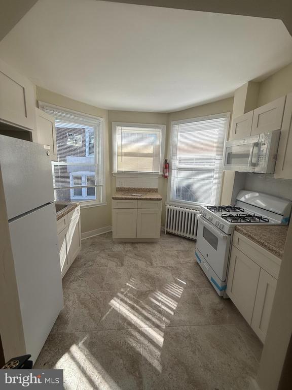 Building Photo - 540 E Johnson St