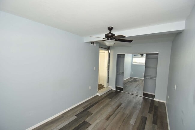 Building Photo - 403 N Oleander Ave