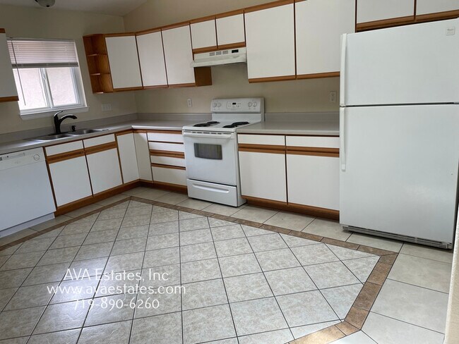 Building Photo - 717 E Laporte Dr