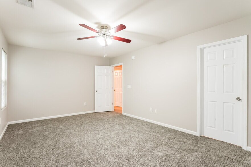 Building Photo - 708 Calavaras Ln