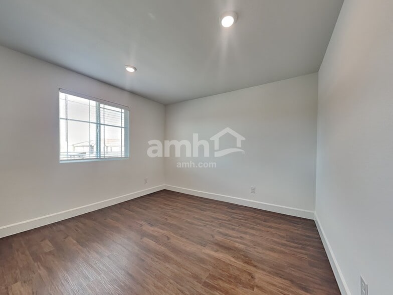 Building Photo - 8925 Carmine Cob Ave