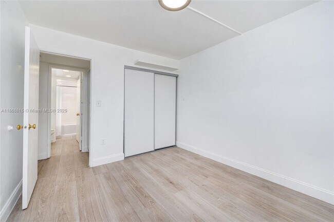 Building Photo - 8875b Fontainebleau Blvd