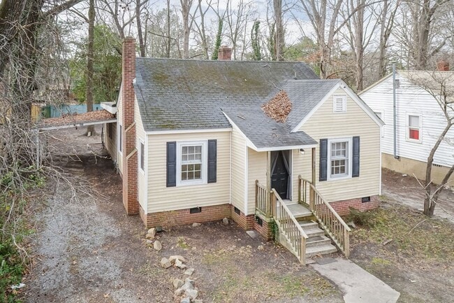 Building Photo - 3 Bed/2 Bath with a great back yard!