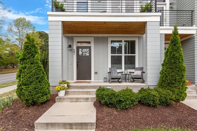 Building Photo - Stunning 3BD, 3.5BA Raleigh Townhome on a ...