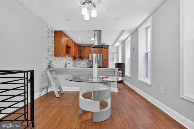 Building Photo - 2319 E Somerset St