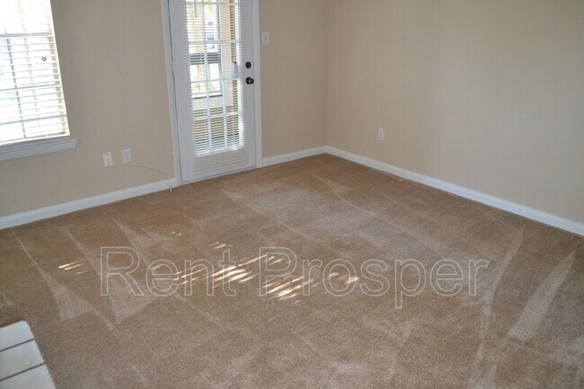 Building Photo - 4401 Thornbriar Ln