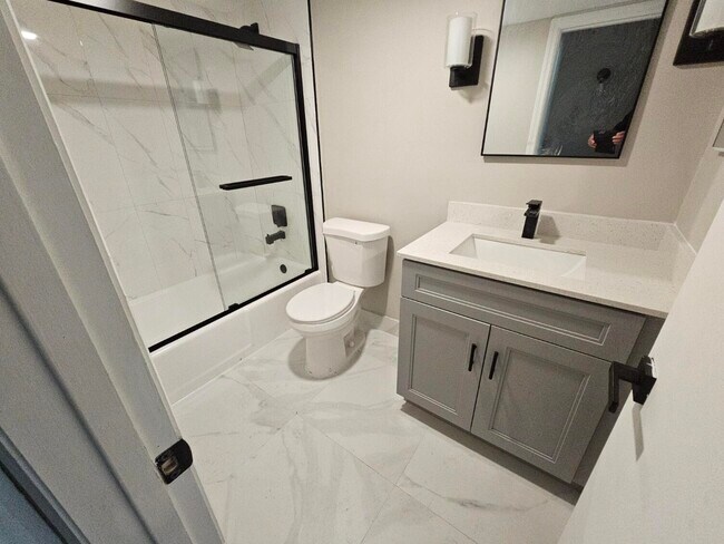 Building Photo - 1301 NW 12th Ave