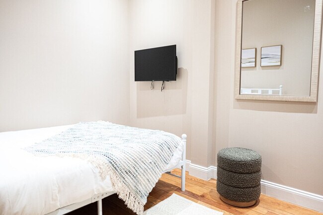 Building Photo - 5 W 101st St