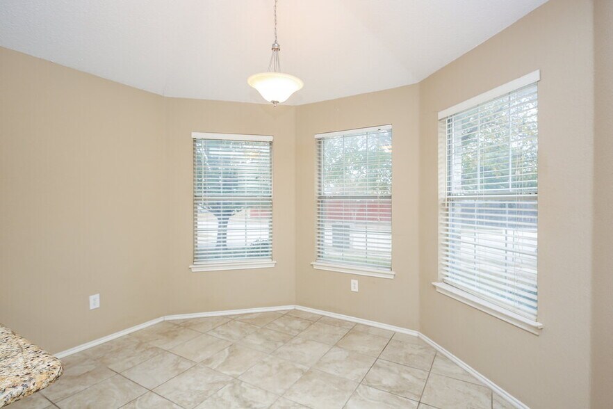 Building Photo - 908 Fenway Ln