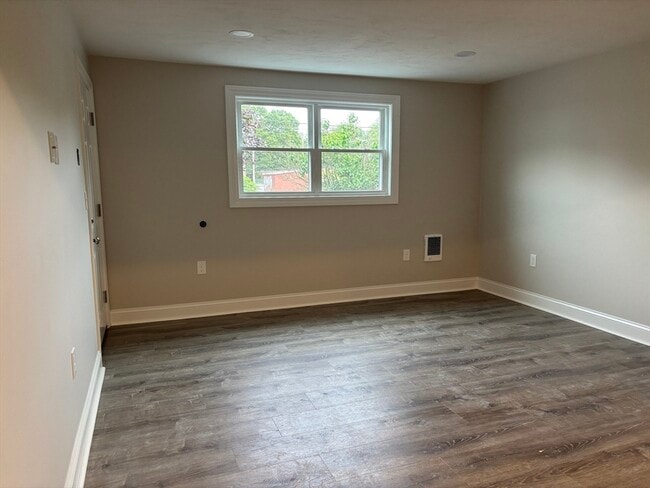 Building Photo - 119 Knight Ave