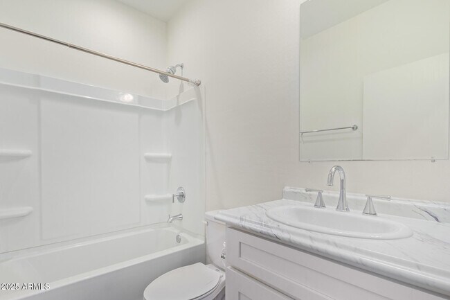 Building Photo - 3218 W Glendale Ave