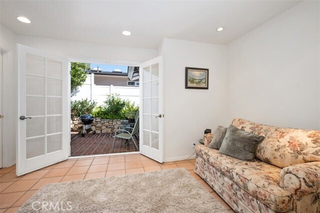 Building Photo - 9 N Encino
