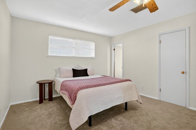 Building Photo - 3210 Cimmaron Ave