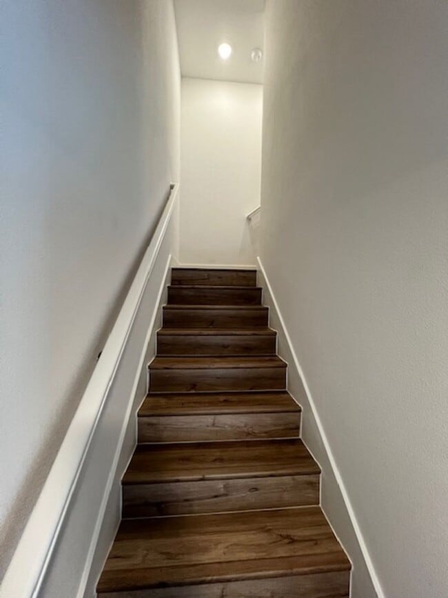 Building Photo - 964 Waterford Ln