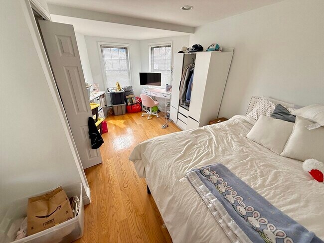 Building Photo - 9 Boston St