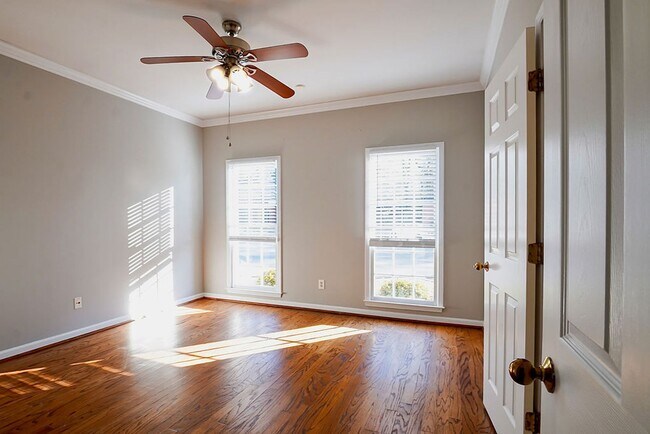 Building Photo - Vestavia Hills - cute and ready to move in NOW!