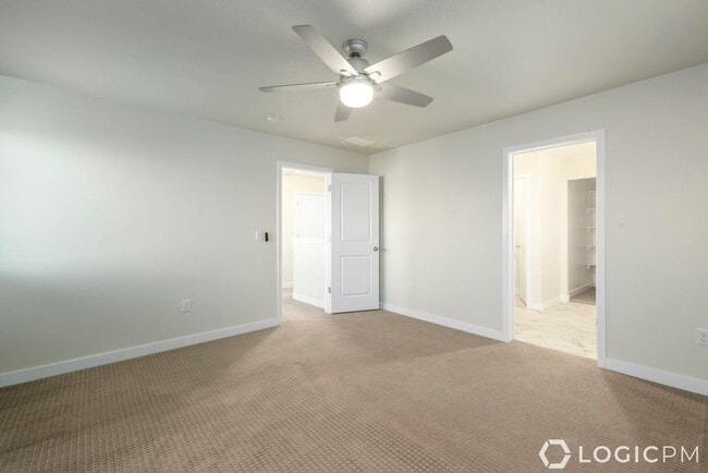 Building Photo - Stunning Row-End Townhome In Excellent Loc...